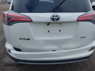 2017 Toyota RAV4 XLE с VIN JTMWFREV9HJ126106, выставлен на аукционе IAAI как лот 42240404 с пробегом 114 миль миль и . История ставок и продаж доступна на DreamBid. Изображение 19.