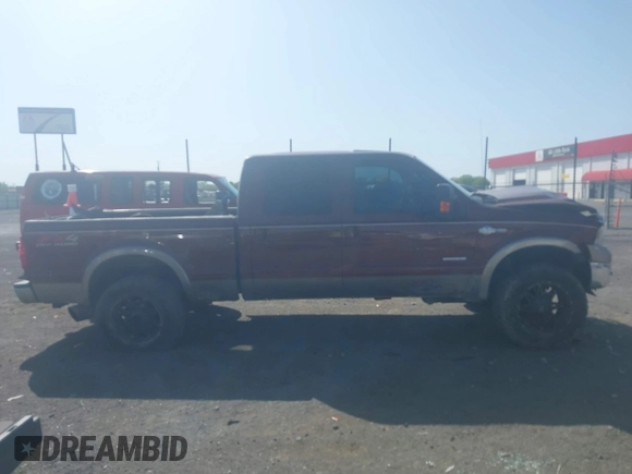 2006 Ford F-250 XL z VIN 1FTSW21P56EB45285, wystawiony jako IAAI lot #41897760 z przebiegiem 260 044 mil mil oraz . Historia ofert i sprzedaży dostępna na DreamBid. Obrazek 13.