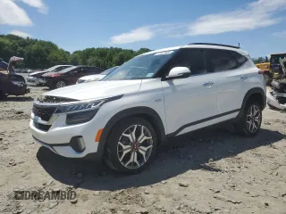 2021 Kia Seltos SX z VIN KNDETCA29M7220717, wystawiony jako Copart lot #57023605 z przebiegiem 35 703 mil mil oraz Szkoda całkowita • Salvage title. Historia ofert i sprzedaży dostępna na DreamBid. Obrazek 1.