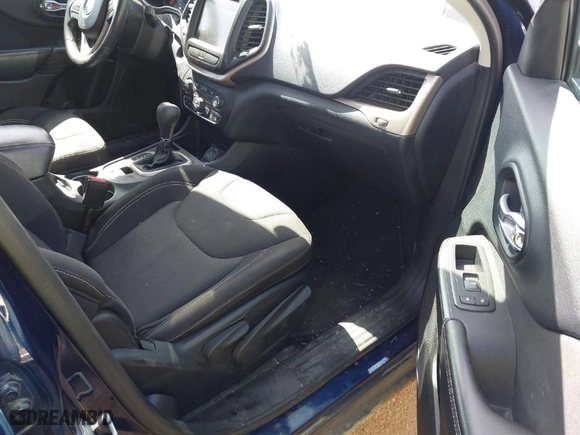 2015 Jeep Cherokee Latitude with VIN 1C4PJLCS8FW720551, listed as a IAAI auction lot 41693579 with NaN miles. Bid and sale history available at carsss.com. Image 5.