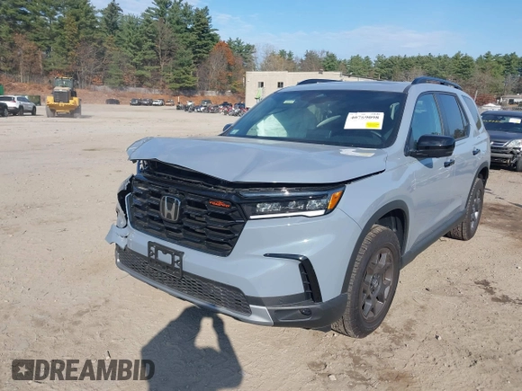 2024 Honda Pilot TrailSport with VIN 5FNYG1H62RB018754, listed as a IAAI auction lot 40769098 with 12,064 mi miles. Bid and sale history available at carsss.com. Image 6.