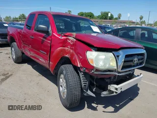 2005 Toyota Tacoma PreRunner z VIN 5TETU62N15Z134942, wystawiony jako IAAI lot #42107854 z przebiegiem 302 448 mil mil oraz . Historia ofert i sprzedaży dostępna na DreamBid. Obrazek 1.