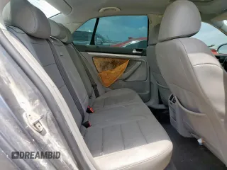2008 Volkswagen Jetta SE z VIN 3VWRM71K78M155008, wystawiony jako Copart lot #59385065 z przebiegiem 151 251 mil mil oraz Szkoda całkowita • Salvage title. Historia ofert i sprzedaży dostępna na DreamBid. Obrazek 10.