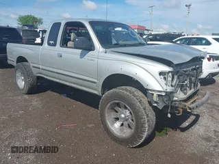 2002 Toyota Tacoma PreRunner z VIN 5TESN92N42Z054668, wystawiony jako IAAI lot #42064005 z przebiegiem 203 187 mil mil oraz . Historia ofert i sprzedaży dostępna na DreamBid. Obrazek 1.