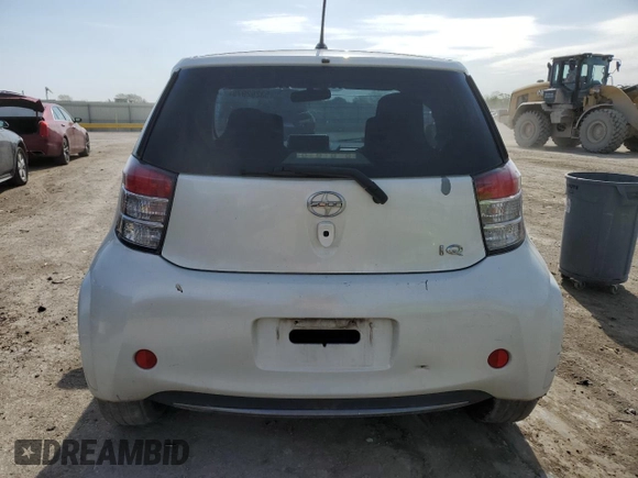 2013 Scion iQ z VIN JTNJJXB08DJ024226, wystawiony jako Copart lot #53262975 z przebiegiem 170 253 mil mil oraz Szkoda całkowita • Salvage title. Historia ofert i sprzedaży dostępna na DreamBid. Obrazek 6.