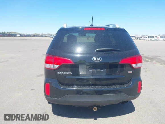 2015 Kia Sorento LX with VIN 5XYKTCA62FG562425, listed as a IAAI auction lot 42148462 with 158,170 mi miles. Bid and sale history available at carsss.com. Image 16.