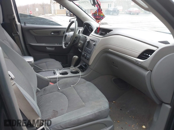2014 Chevrolet Traverse LS z VIN 1GNKVFED4EJ113130, wystawiony jako IAAI lot #41950978 z przebiegiem 140 822 mil mil oraz . Historia ofert i sprzedaży dostępna na DreamBid. Obrazek 5.