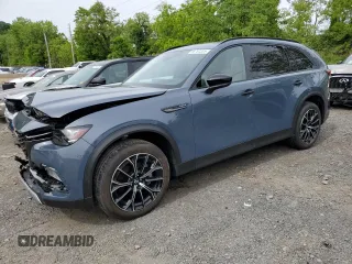 2025 Mazda CX-70 Premium z VIN JM3KJDHA6S1113577, wystawiony jako Copart lot #58787325 z przebiegiem 129 mil mil oraz Szkoda całkowita • Salvage title. Historia ofert i sprzedaży dostępna na DreamBid. Obrazek 1.