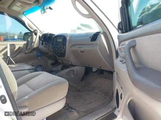 2006 Toyota Tundra SR5 with VIN 5TBDT44136S544106, listed as a IAAI auction lot 41283833 with 189,413 mi miles. Bid and sale history available at carsss.com. Image 5.