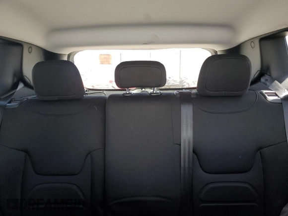 2022 Jeep Renegade Latitude with VIN ZACNJDB12NPN96565, listed as a Copart auction lot 58441965 with 7,162 mi miles and Salvage title. Bid and sale history available at DreamBid. Image 10.