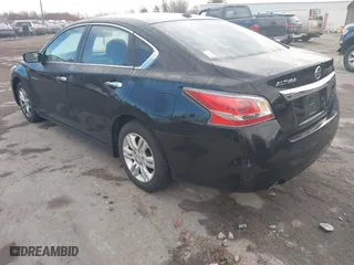 2015 Nissan Altima 2.5 with VIN 1N4AL3AP3FN322884, listed as a IAAI auction lot 41884854 with 274,298 mi miles. Bid and sale history available at carsss.com. Image 3.