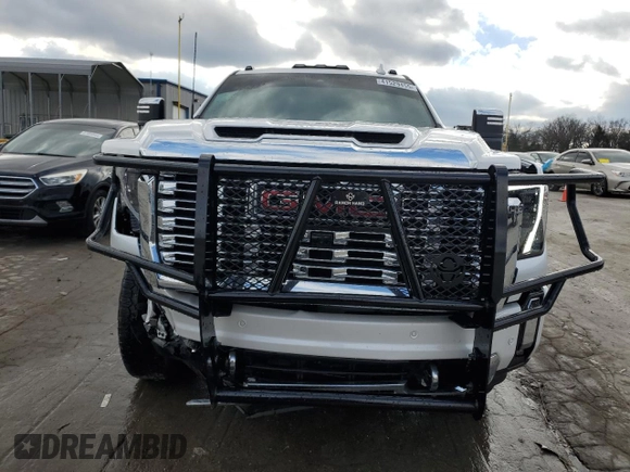2024 GMC Sierra 2500HD Denali z VIN 1GT49RE74RF395604, wystawiony jako Copart lot #41529455 z przebiegiem 16 545 mil mil oraz Szkoda całkowita • Salvage title. Historia ofert i sprzedaży dostępna na DreamBid. Obrazek 5.