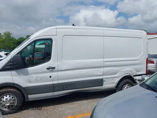 2023 Ford Transit Cargo с VIN 1FTBR2C84PKB85423, выставлен на аукционе IAAI как лот 42099152 с пробегом 48 328 миль миль и . История ставок и продаж доступна на DreamBid. Изображение 14.