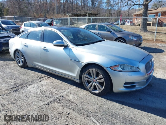 2014 Jaguar XJ z VIN SAJWJ1CD0E8V63989, wystawiony jako IAAI lot #41643513 z przebiegiem 119 924 mil mil oraz . Historia ofert i sprzedaży dostępna na DreamBid. Obrazek 1.