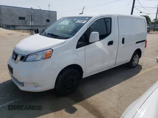 2020 Nissan NV200 SV z VIN 3N6CM0KN9LK697950, wystawiony jako Copart lot #56535125 z przebiegiem 203 564 mil mil oraz Czysty tytuł • Clean title. Historia ofert i sprzedaży dostępna na DreamBid. Obrazek 1.