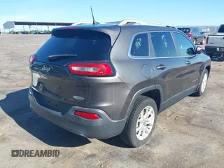 2016 Jeep Cherokee Latitude z VIN 1C4PJLCB6GW159039, wystawiony jako IAAI lot #42274817 z przebiegiem 136 269 mil mil oraz . Historia ofert i sprzedaży dostępna na DreamBid. Obrazek 4.