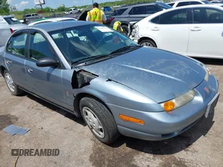 2002 Saturn SL z VIN 1G8ZK52732Z152274, wystawiony jako IAAI lot #42103737 z przebiegiem 56 781 mil mil oraz . Historia ofert i sprzedaży dostępna na DreamBid. Obrazek 1.