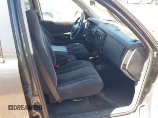 2002 Dodge Dakota SLT z VIN 1B7HG48NX2S623588, wystawiony jako IAAI lot #41793068 z przebiegiem 213 159 mil mil oraz . Historia ofert i sprzedaży dostępna na DreamBid. Obrazek 5.