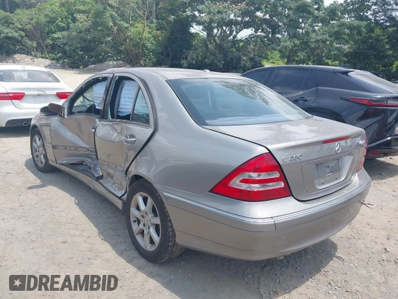 2007 Mercedes-Benz C 280 Luxury с VIN WDBRF92H77F907086, выставлен на аукционе IAAI как лот 42615911 с пробегом 215 496 миль миль и . История ставок и продаж доступна на DreamBid. Изображение 3.