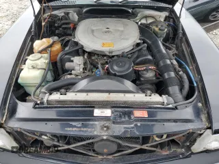 1986 Mercedes-Benz 560 SL z VIN WDBBA48D2GA050261, wystawiony jako Copart lot #58388025 z przebiegiem 199 750 mil mil oraz Tytuł czysty. Historia ofert i sprzedaży dostępna na DreamBid. Obrazek 11.