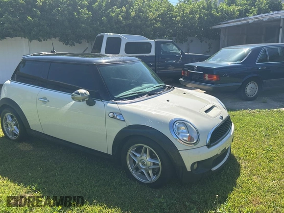2007 MINI Hardtop S with VIN WMWMF73527TL89620, listed as a Copart auction lot 52344035 with 105,600 mi miles and Clean Title. Bid and sale history available at DreamBid. Image 1.