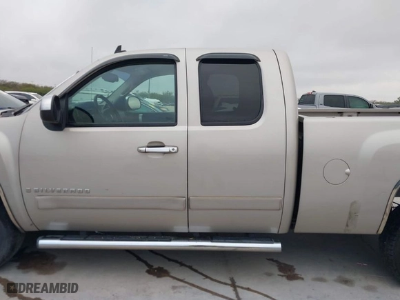 2008 Chevrolet Silverado 1500 Work Truck with VIN 1GCEC19C68Z287545, listed as a IAAI auction lot 41171713 with 173,482 mi miles. Bid and sale history available at carsss.com. Image 15.
