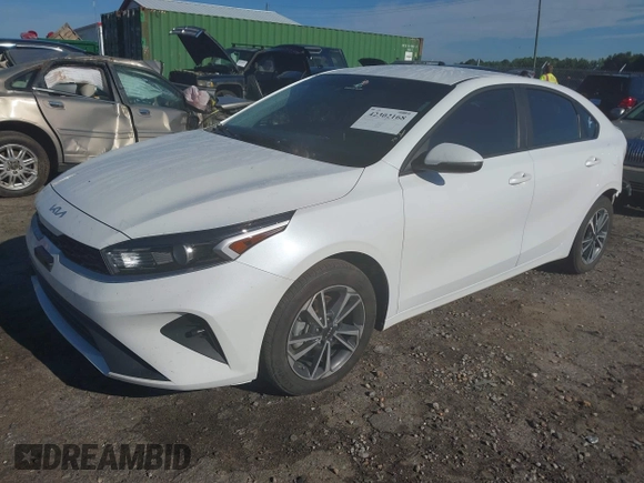 2024 Kia Forte LXS z VIN 3KPF24AD0RE778218, wystawiony jako IAAI lot #42302168 z przebiegiem 57 661 mil mil oraz . Historia ofert i sprzedaży dostępna na DreamBid. Obrazek 2.