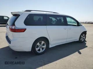 2018 Toyota Sienna LE Auto Access Seat with VIN 5TDKZ3DCXJS916445, listed as a Copart auction lot 62831275 with 104,859 mi miles and Salvage title. Bid and sale history available at DreamBid. Image 3.