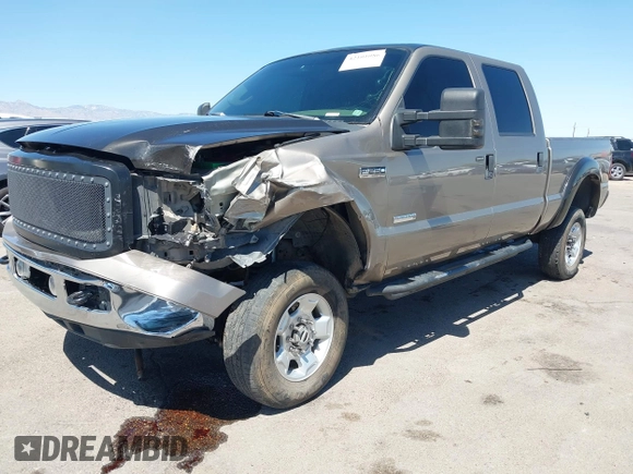 2006 Ford F-250 XL z VIN 1FTSW21P06EA12272, wystawiony jako IAAI lot #42101086 z przebiegiem 247 602 mil mil oraz . Historia ofert i sprzedaży dostępna na DreamBid. Obrazek 18.