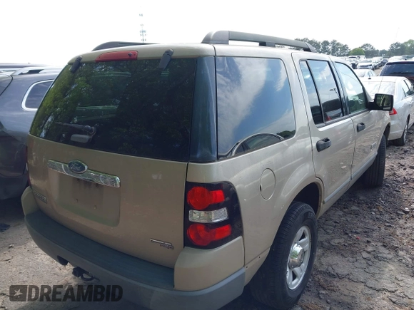 2006 Ford Explorer XLS with VIN 1FMEU62E06UB34638, listed as a IAAI auction lot 42069223 with 285,666 mi miles. Bid and sale history available at carsss.com. Image 4.