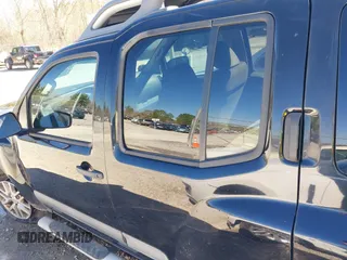 2015 Nissan Xterra S with VIN 5N1AN0NU8FN657055, listed as a IAAI auction lot 41577668 with 153,694 mi miles and . Bid and sale history available at DreamBid. Image 15.