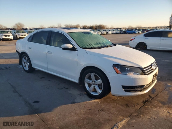 2013 Volkswagen Passat SE w/Sunroof with VIN 1VWBH7A35DC085891, listed as a Copart auction lot 86818924 with 155,101 mi miles and Salvage Title. Bid and sale history available at carsss.com. Image 4.