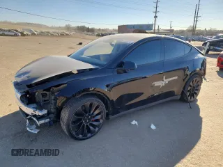 2022 Tesla Model Y Performance z VIN 7SAYGDEF3NF446769, wystawiony jako Copart lot #83702074 z przebiegiem 32 895 mil mil oraz Szkoda całkowita • Salvage title. Historia ofert i sprzedaży dostępna na DreamBid. Obrazek 1.