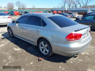 2014 Volkswagen Passat SE w/Sunroof with VIN 1VWBT7A38EC053078, listed as a IAAI auction lot 41832602 with 173,802 mi miles. Bid and sale history available at carsss.com. Image 3.