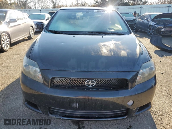 2009 Scion tC z VIN JTKDE167090278867, wystawiony jako Copart lot #47040775 z przebiegiem 148 976 mil mil oraz Szkoda całkowita • Salvage title. Historia ofert i sprzedaży dostępna na DreamBid. Obrazek 5.