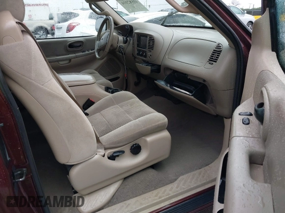 2001 Ford F-150 XL z VIN 1FTZX17291NB67560, wystawiony jako IAAI lot #41582004 z przebiegiem 96 858 mil mil oraz . Historia ofert i sprzedaży dostępna na DreamBid. Obrazek 5.