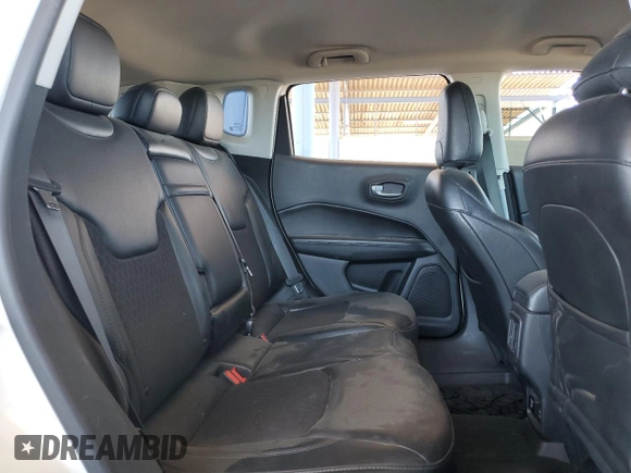 2018 Jeep Compass Latitude z VIN 3C4NJDBB9JT433152, wystawiony jako Copart lot #58214435 z przebiegiem 59 669 mil mil oraz Szkoda całkowita • Salvage title. Historia ofert i sprzedaży dostępna na DreamBid. Obrazek 11.