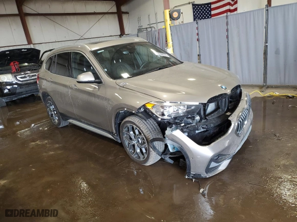 2022 BMW X1 xDrive28i with VIN WBXJG9C05N5U85555, listed as a Copart auction lot 43398955 with 17,461 mi miles and Salvage Title. Bid and sale history available at carsss.com. Image 4.
