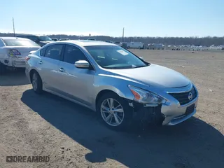 2015 Nissan Altima 2.5 with VIN 1N4AL3AP7FN380111, listed as a IAAI auction lot 41706110 with 94,761 mi miles. Bid and sale history available at carsss.com. Image 1.