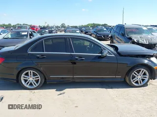 2014 Mercedes-Benz C 250 Sport z VIN WDDGF4HB3EG205312, wystawiony jako IAAI lot #42187909 z przebiegiem 136 079 mil mil oraz . Historia ofert i sprzedaży dostępna na DreamBid. Obrazek 13.