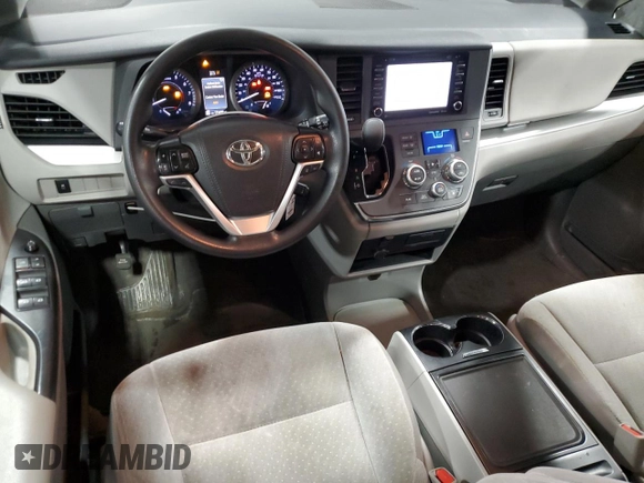 2019 Toyota Sienna LE Auto Access Seat with VIN 5TDKZ3DC6KS005563, listed as a Copart auction lot 49062175 with 174,450 mi miles and Salvage Title. Bid and sale history available at DreamBid. Image 8.