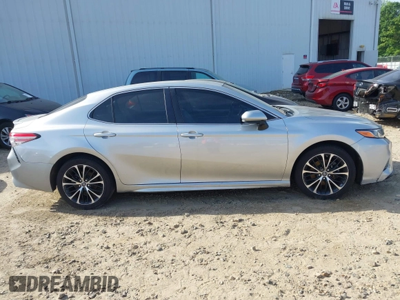 2018 Toyota Camry LE z VIN JTNB11HK7J3045966, wystawiony jako IAAI lot #42069246 z przebiegiem 138 960 mil mil oraz . Historia ofert i sprzedaży dostępna na DreamBid. Obrazek 13.