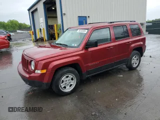 2015 Jeep Patriot Altitude z VIN 1C4NJRBBXFD425829, wystawiony jako Copart lot #56540355 z przebiegiem 98 752 mil mil oraz Szkody całkowita. Historia ofert i sprzedaży dostępna na DreamBid. Obrazek 1.
