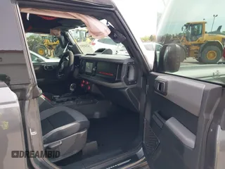 2022 Ford Bronco с VIN 1FMDE5DH1NLA75694, выставлен на аукционе IAAI как лот 42149382 с пробегом 48 834 миль миль и . История ставок и продаж доступна на DreamBid. Изображение 5.