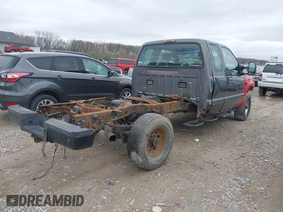 2003 Ford Super Duty F-250 XL with VIN 1FTNX21F33EA47739, listed as a IAAI auction lot 41914651 with 300,398 mi miles. Bid and sale history available at carsss.com. Image 4.