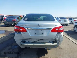 2017 Nissan Sentra S z VIN 3N1AB7AP9HY277592, wystawiony jako IAAI lot #42287903 z przebiegiem 186 876 mil mil oraz . Historia ofert i sprzedaży dostępna na DreamBid. Obrazek 6.
