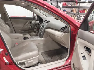 2007 Toyota Camry z VIN 4T1BB46K97U002556, wystawiony jako IAAI lot #42191026 z przebiegiem 255 391 mil mil oraz . Historia ofert i sprzedaży dostępna na DreamBid. Obrazek 5.