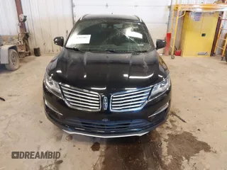 2017 Lincoln MKC Select z VIN 5LMCJ2D94HUL61565, wystawiony jako IAAI lot #42019067 z przebiegiem 77 366 mil mil oraz . Historia ofert i sprzedaży dostępna na DreamBid. Obrazek 12.