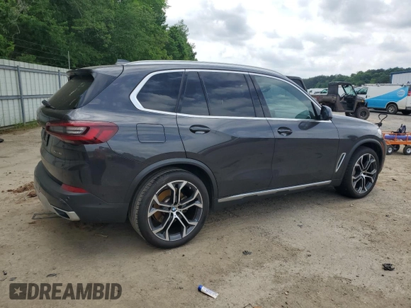 2021 BMW X5 xDrive40i z VIN 5UXCR6C0XM9E79726, wystawiony jako Copart lot #53889335 z przebiegiem 64 221 mil mil oraz Szkoda całkowita • Salvage title. Historia ofert i sprzedaży dostępna na DreamBid. Obrazek 3.