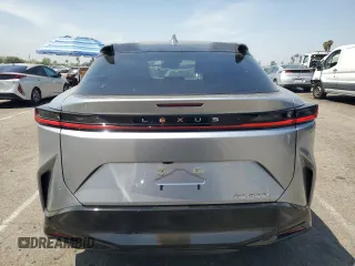 2025 Lexus RZ 300e Premium z VIN JTJABABB3SA007988, wystawiony jako Copart lot #54241965 z przebiegiem 2 633 mil mil oraz Szkoda całkowita • Salvage title. Historia ofert i sprzedaży dostępna na DreamBid. Obrazek 6.